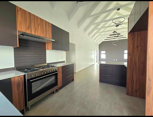 3 BEDROOM HOUSE FOR SALE IN BRITANNIA BAY